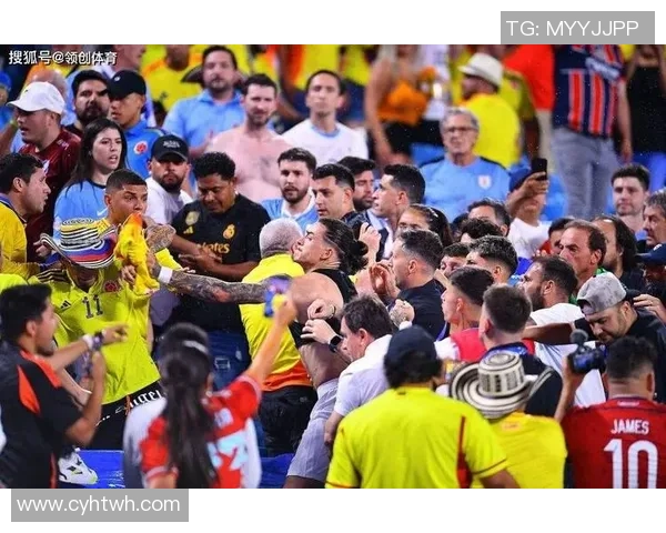 足球巨星凝视看台瞬间展现比赛激情与观众共鸣